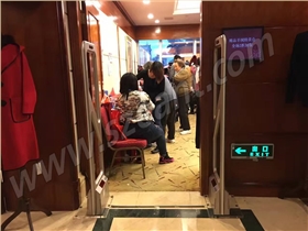圣庭苑賣場安裝金色聲磁服裝防盜器圖